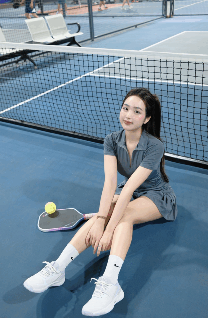 Trang phục xinh đẹp của các nàng hậu, hotgirl trên sân bóng Pickleball 4