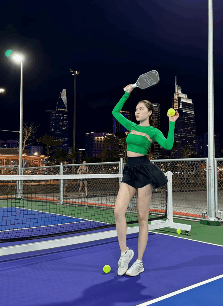Trang phục xinh đẹp của các nàng hậu, hotgirl trên sân bóng Pickleball 5