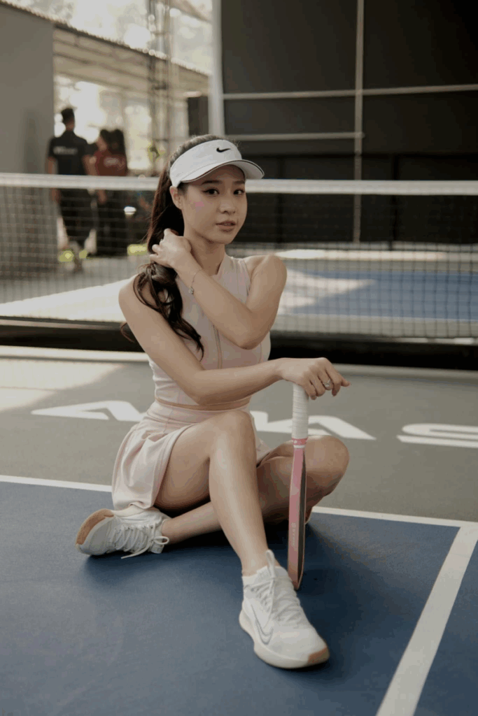 Trang phục xinh đẹp của các nàng hậu, hotgirl trên sân bóng Pickleball 6